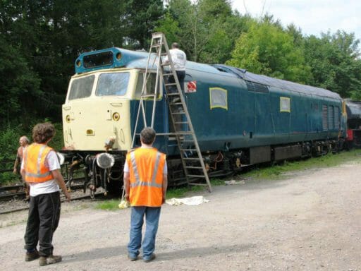 D402 receiving attention from DDS volunteers in 2009 - Geof Sheppard
